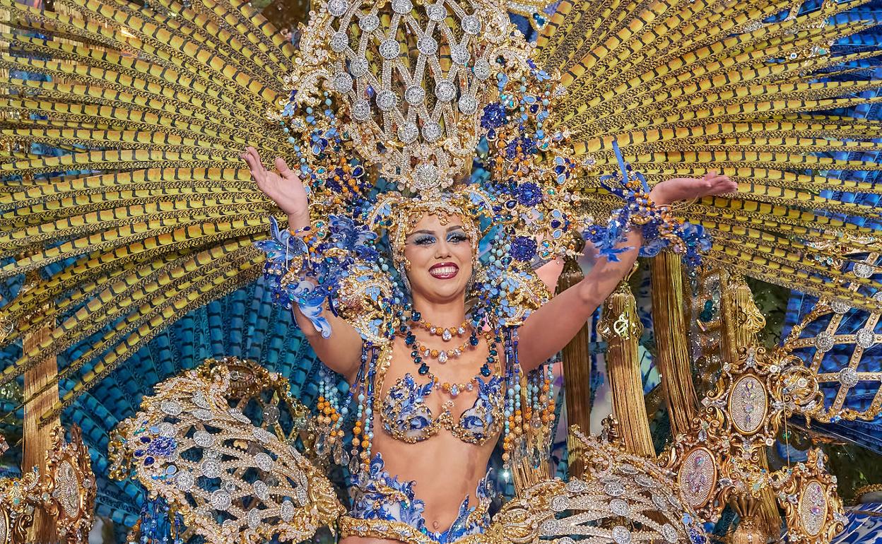 Quién Es La Reina Del Carnaval De Tenerife 2023 Adriana Peño Fumero Reina Del Carnaval De 0813